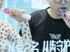百位牙医亲测推荐：锐舞电动牙刷“气泡清洁”技术终结“无效刷牙”
